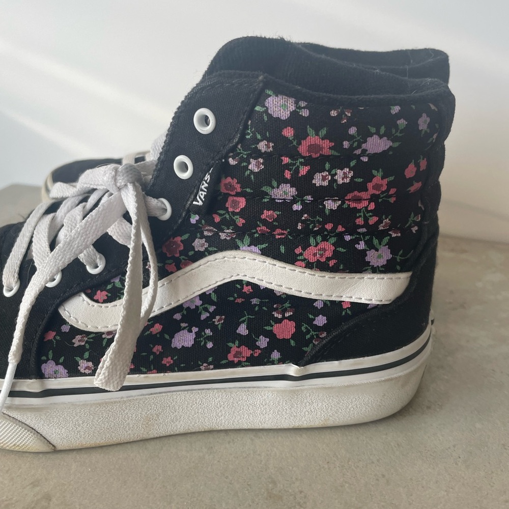 Vans girls Missy Classic Black and White with pink & purple flowers Sneakers